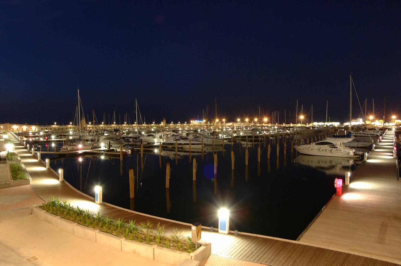 Hotel Betty Personal Style And Beach Village 里米尼 外观 照片