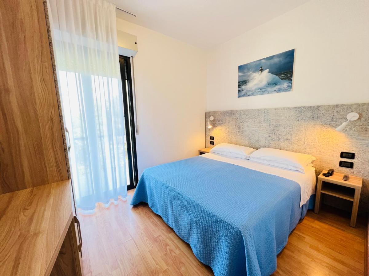Hotel Betty Personal Style And Beach Village 里米尼 外观 照片