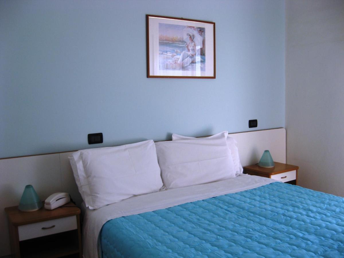 Hotel Betty Personal Style And Beach Village 里米尼 外观 照片