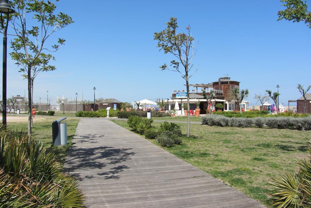 Hotel Betty Personal Style And Beach Village 里米尼 外观 照片